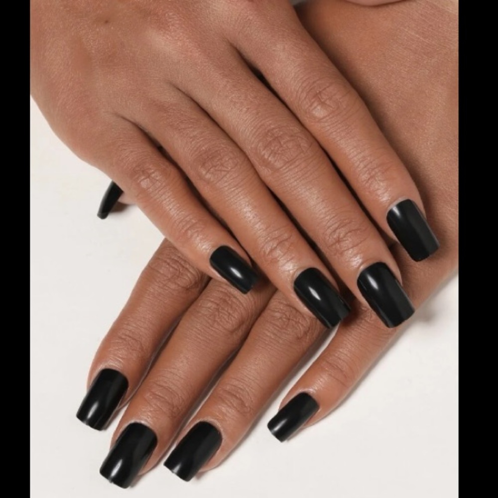 black press on nail kit